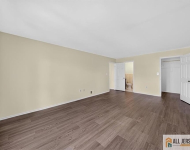 710 Peach Street - Photo Thumbnail 9