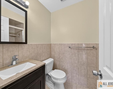 710 Peach Street - Photo Thumbnail 10