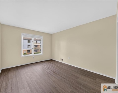 710 Peach Street - Photo Thumbnail 13