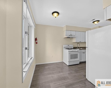 710 Peach Street - Photo Thumbnail 7