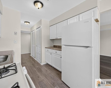 710 Peach Street - Photo Thumbnail 5