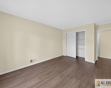710 Peach Street - Photo Thumbnail 12