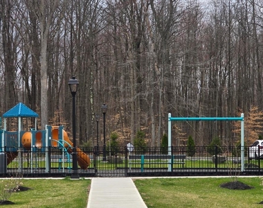 211 Henderson Road - Photo Thumbnail 4