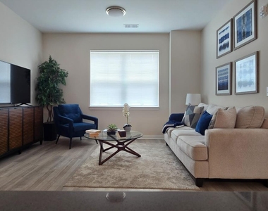 211 Henderson Road - Photo Thumbnail 10