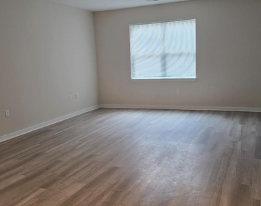 211 Henderson Road - Photo Thumbnail 24