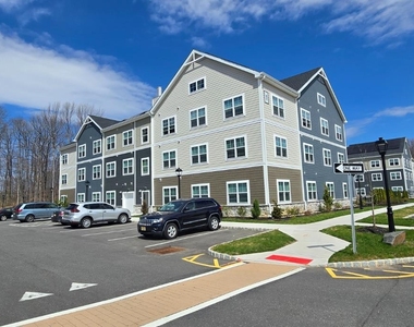 211 Henderson Road - Photo Thumbnail 16