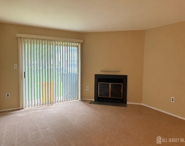 109 Applegate Lane - Photo Thumbnail 4