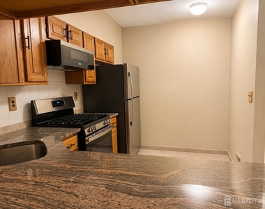 109 Applegate Lane - Photo Thumbnail 5
