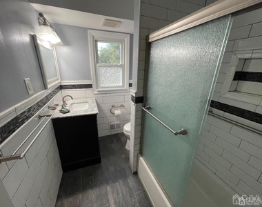 210 Runyon Avenue - Photo Thumbnail 11