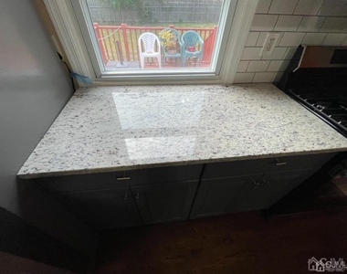 210 Runyon Avenue - Photo Thumbnail 15