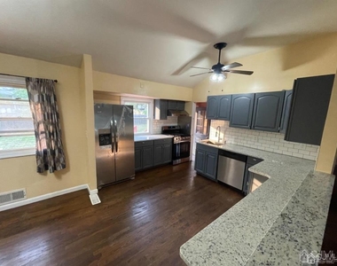 210 Runyon Avenue - Photo Thumbnail 5