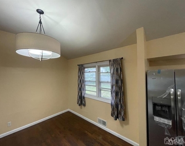 210 Runyon Avenue - Photo Thumbnail 26