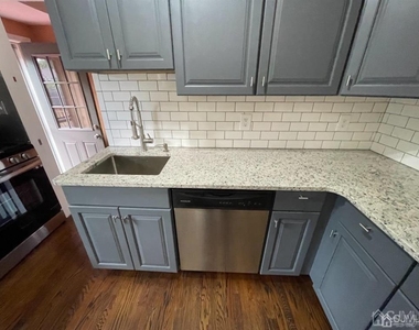 210 Runyon Avenue - Photo Thumbnail 13
