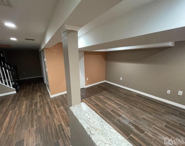 210 Runyon Avenue - Photo Thumbnail 19