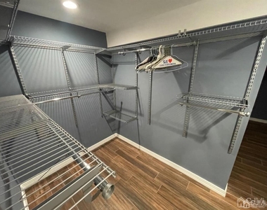 210 Runyon Avenue - Photo Thumbnail 25