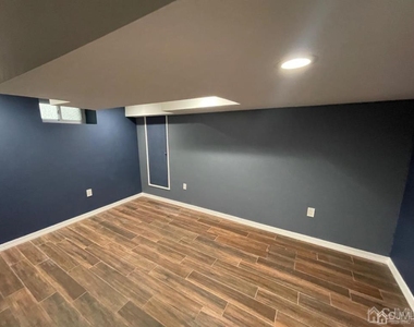 210 Runyon Avenue - Photo Thumbnail 20