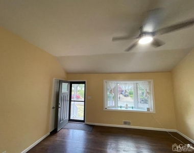 210 Runyon Avenue - Photo Thumbnail 7