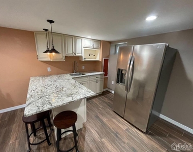 210 Runyon Avenue - Photo Thumbnail 18