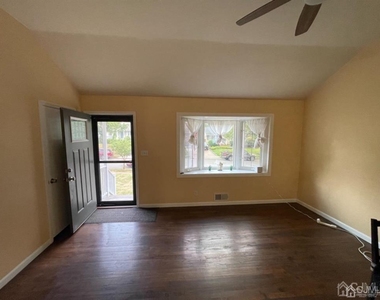 210 Runyon Avenue - Photo Thumbnail 6