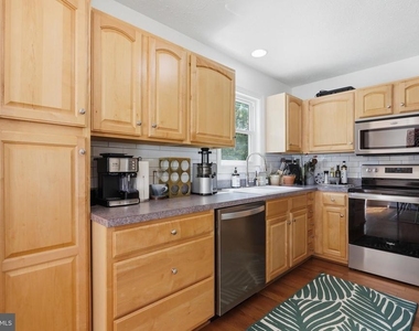 19 Fairview Avenue - Photo Thumbnail 15