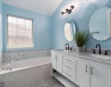 16877 Jed Forest Lane - Photo Thumbnail 20
