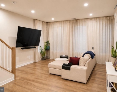 601 Percy Place - Photo Thumbnail 1