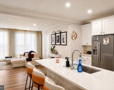 601 Percy Place - Photo Thumbnail 2