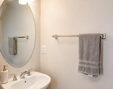 601 Percy Place - Photo Thumbnail 4
