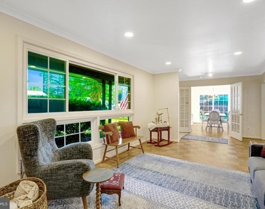 8527 Parliament Drive - Photo Thumbnail 6