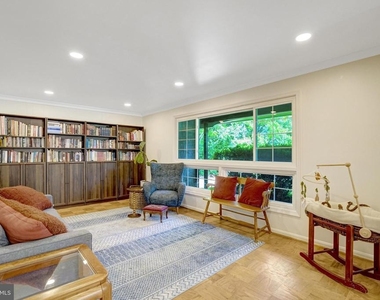 8527 Parliament Drive - Photo Thumbnail 2