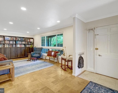 8527 Parliament Drive - Photo Thumbnail 4