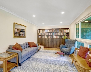 8527 Parliament Drive - Photo Thumbnail 5