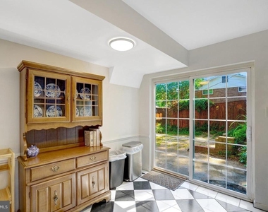 8527 Parliament Drive - Photo Thumbnail 7