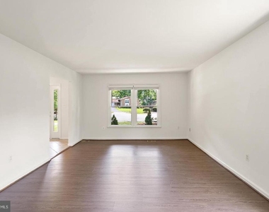 8902 Huxley Court - Photo Thumbnail 19