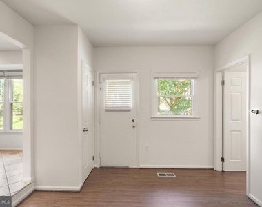 8902 Huxley Court - Photo Thumbnail 31