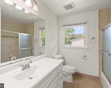 8902 Huxley Court - Photo Thumbnail 14