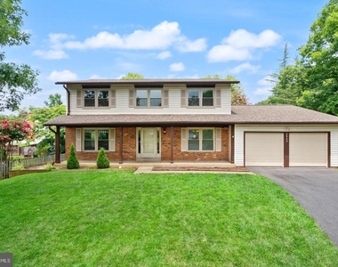 8902 Huxley Court - Photo Thumbnail 24