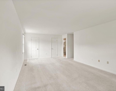 8902 Huxley Court - Photo Thumbnail 11