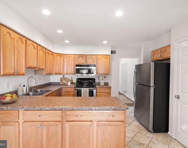 8902 Huxley Court - Photo Thumbnail 3