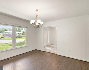 8902 Huxley Court - Photo Thumbnail 2