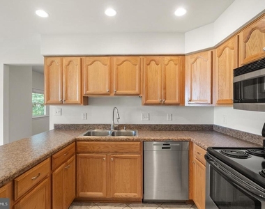 8902 Huxley Court - Photo Thumbnail 5
