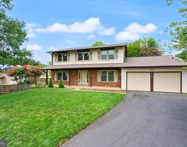 8902 Huxley Court - Photo Thumbnail 25