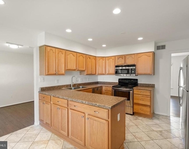 8902 Huxley Court - Photo Thumbnail 37