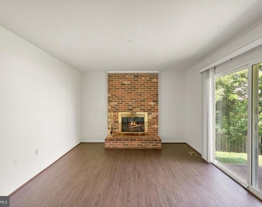 8902 Huxley Court - Photo Thumbnail 8