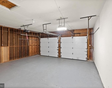 8902 Huxley Court - Photo Thumbnail 22