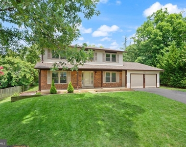 8902 Huxley Court - Photo Thumbnail 4
