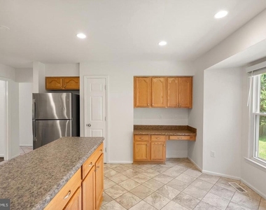 8902 Huxley Court - Photo Thumbnail 6