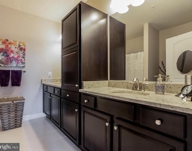 13722 Neil Armstrong Avenue - Photo Thumbnail 9