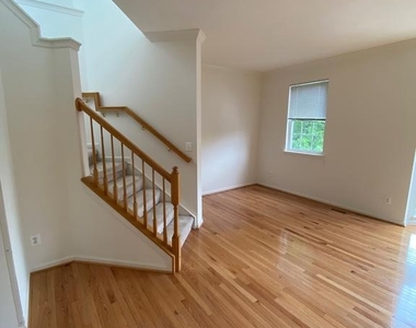 2560 Belcroft Place - Photo Thumbnail 6