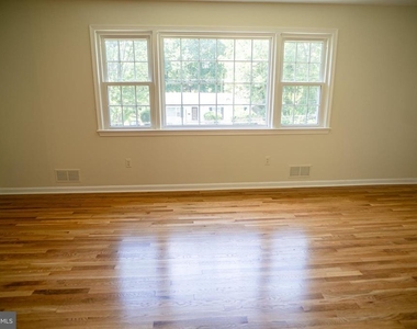 5012 Larno Drive - Photo Thumbnail 26